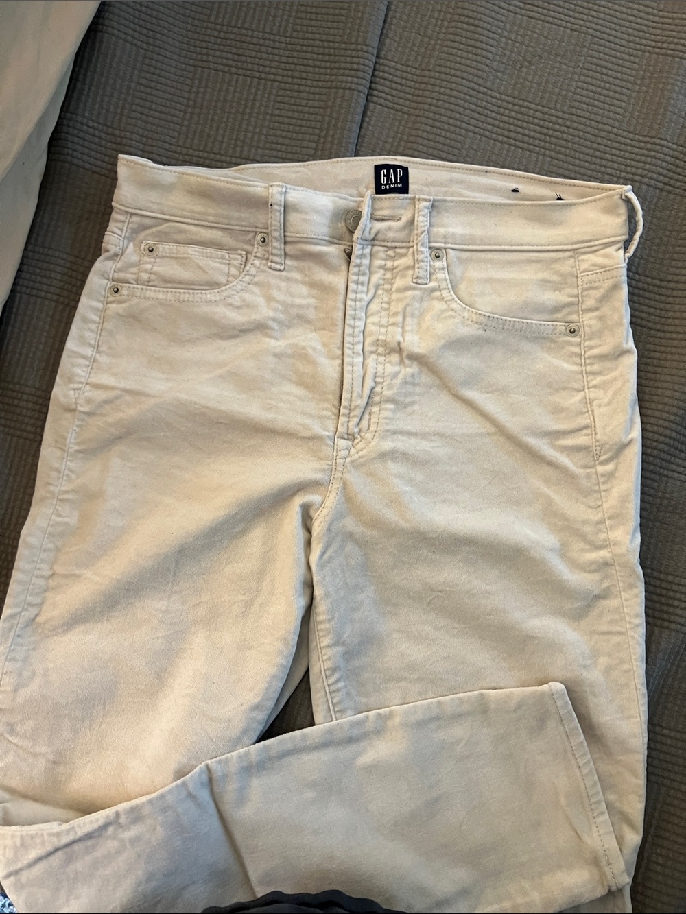 GAP Women’s Off-White Skinny Jeans